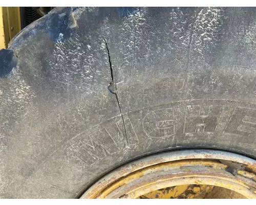 CAT 950F Equip Tire and Rim