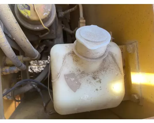 CAT 950F Equip Windshield Washer Reservoir