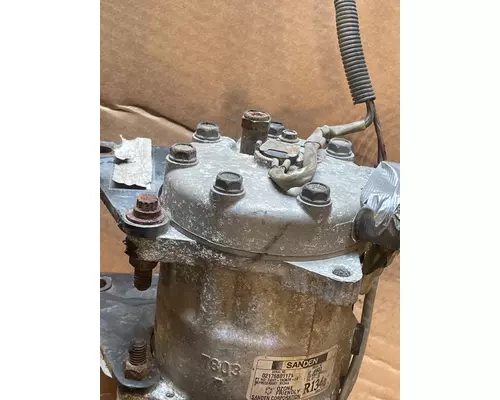 CAT C-12 Air Conditioner Compressor