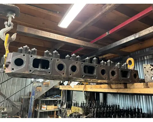 CAT C-12 Cylinder Head