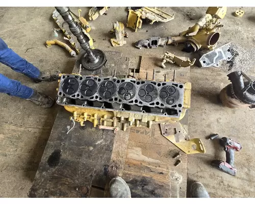 CAT C-7 Cylinder Head