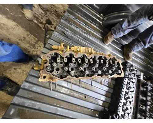 CAT C-7 Cylinder Head