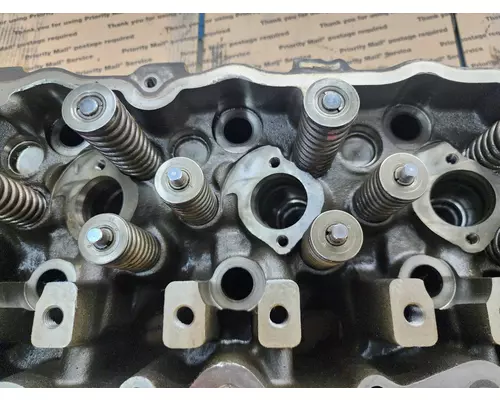 CAT C-7 Cylinder Head