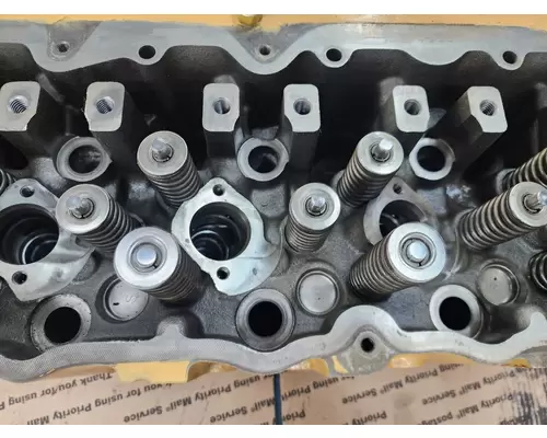 CAT C-7 Cylinder Head