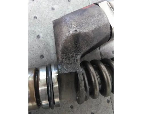 CAT C15 (DUAL TURBO-ACERT-EGR) FUEL INJECTOR