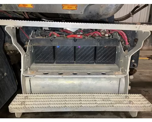 CAT CT660 Battery Box