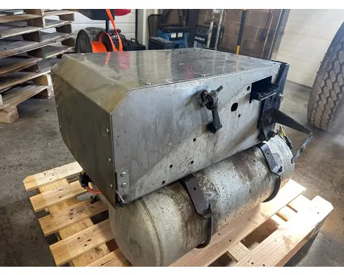 CAT CT660 Battery Box