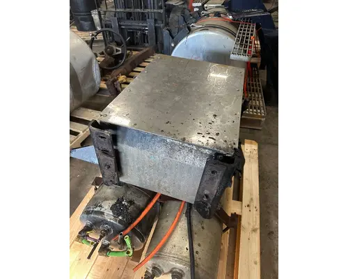 CAT CT660 Battery Box