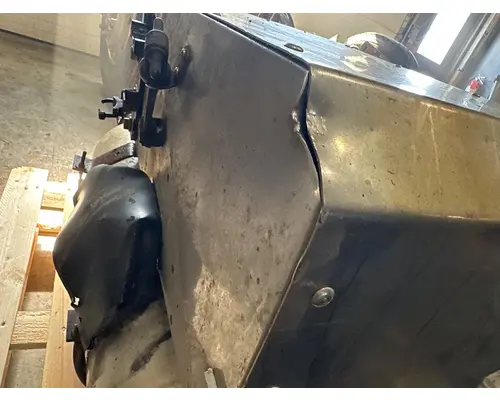 CAT CT660 Battery Box