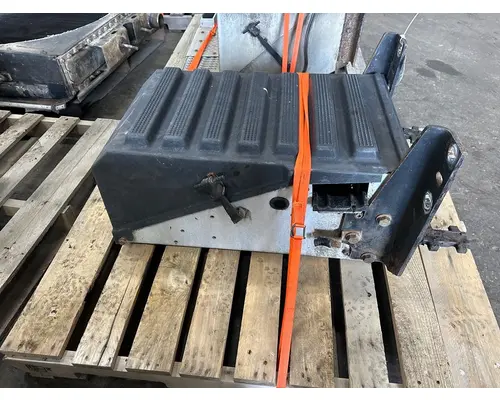 CAT CT660 Battery Box