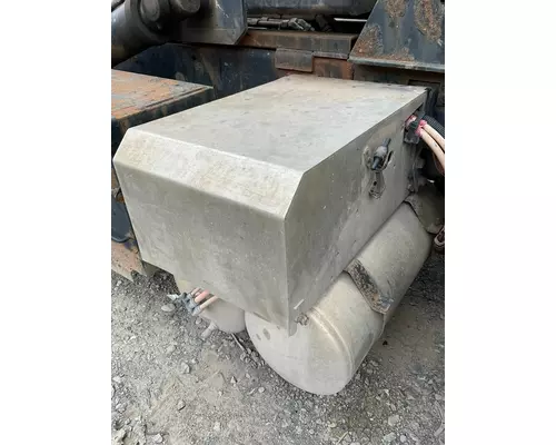 CAT CT660 Battery Box