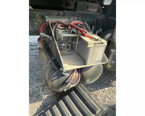 CAT CT660 Battery Box