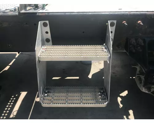 CAT CT660 Engine Brackets, Misc.