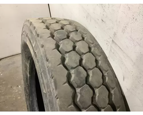 CAT CT660 Tires