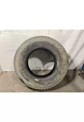 CAT CT660 Tires