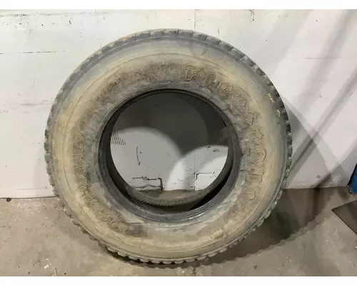 CAT CT660 Tires