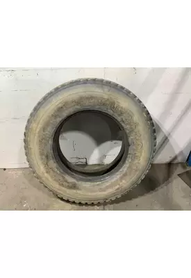 CAT CT660 Tires
