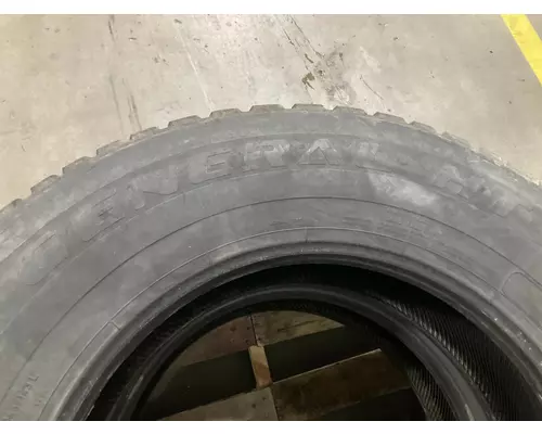 CAT CT660 Tires