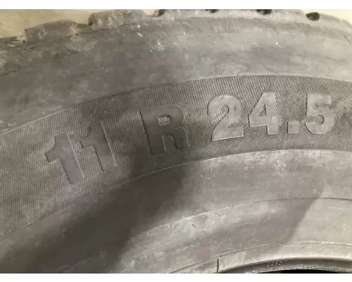 CAT CT660 Tires