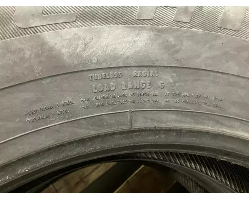 CAT CT660 Tires