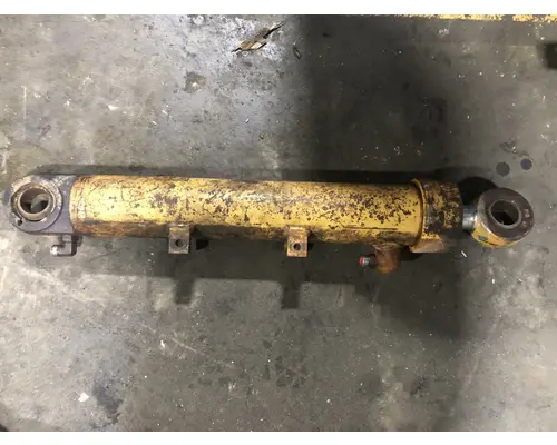 CAT D4H XL Equip Hydraulic Cylinder