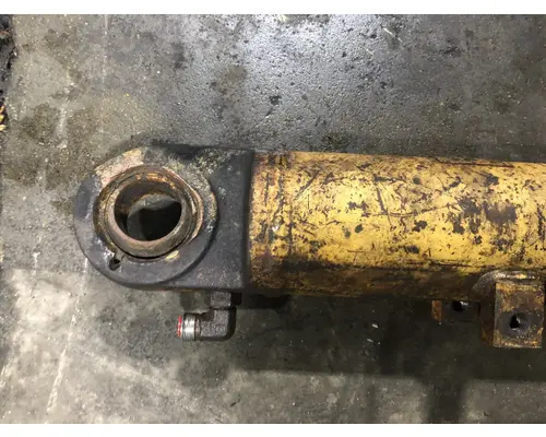 CAT D4H XL Equip Hydraulic Cylinder