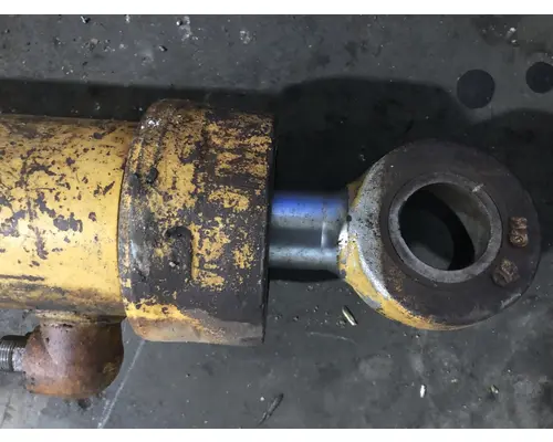 CAT D4H XL Equip Hydraulic Cylinder