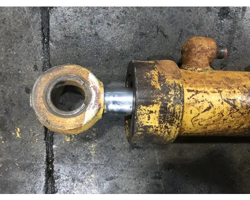 CAT D4H XL Equip Hydraulic Cylinder