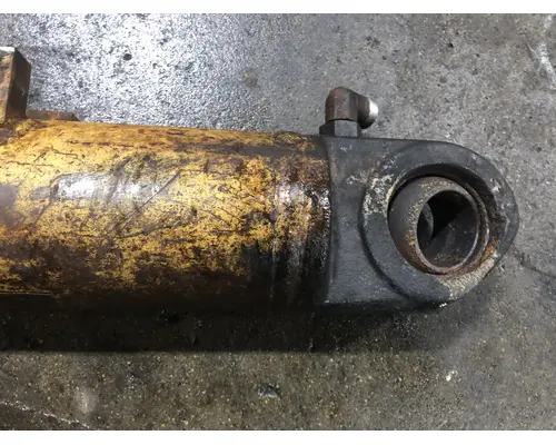 CAT D4H XL Equip Hydraulic Cylinder