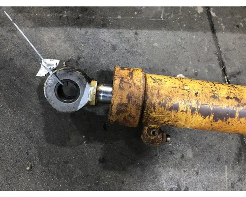 CAT D4H XL Equip Hydraulic Cylinder