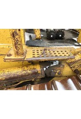 CAT D4H XL Equip Step