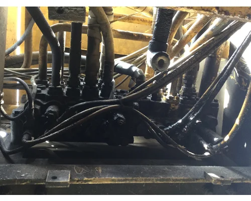 CAT E200B Equip Hydraulic Valve