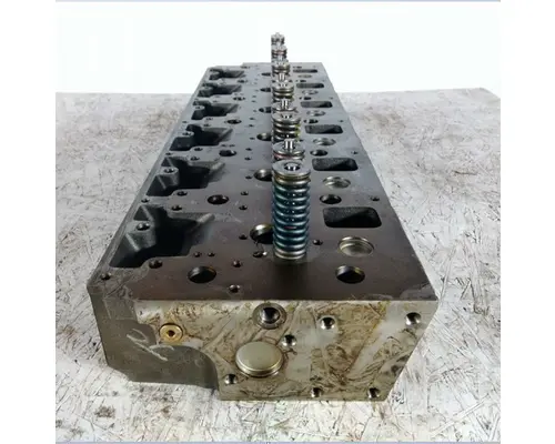 CAT  CYLINDER HEAD