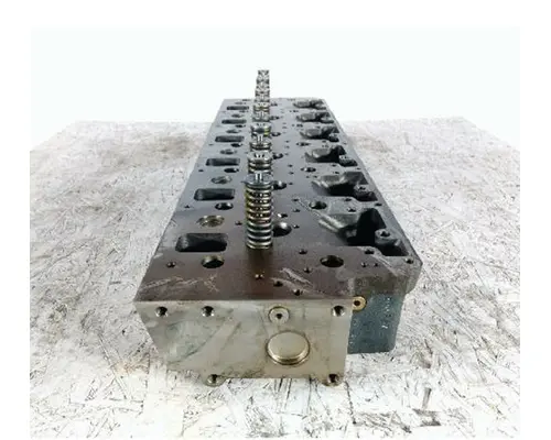 CAT  CYLINDER HEAD