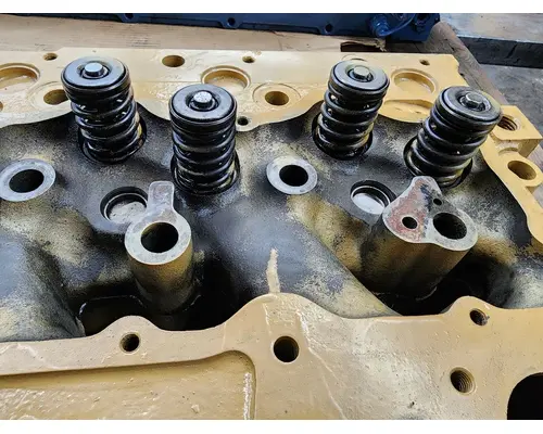 CAT  Cylinder Head