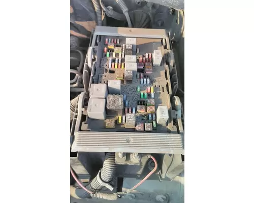 CHEVROLET 1500 SILVERADO (99-CURRENT) FUSE BOX