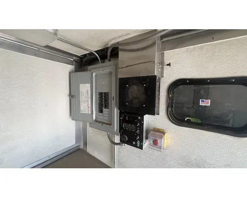 CHEVROLET C6500 Box  Bed