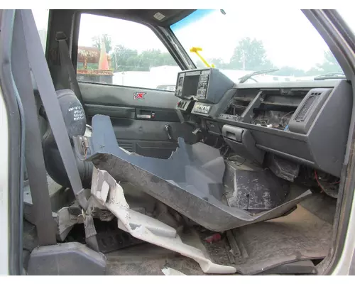 CHEVROLET C6500 Cab Clip