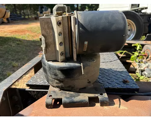 CHEVROLET C7500 Air Drier