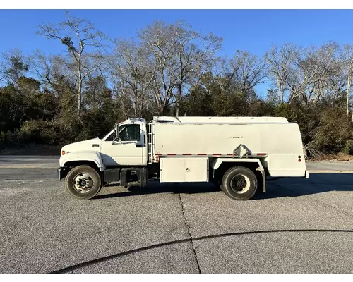 CHEVROLET C7500 Complete Vehicle