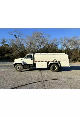 CHEVROLET C7500 Complete Vehicle