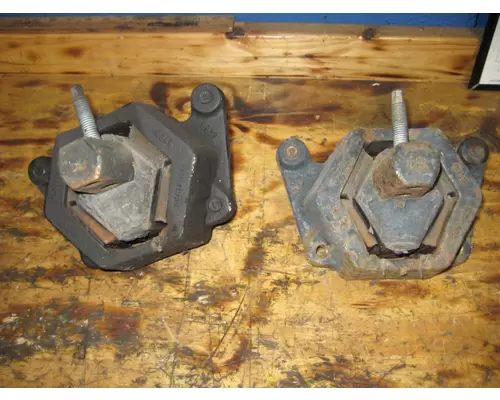 CHEVROLET C7500 Engine Mounts