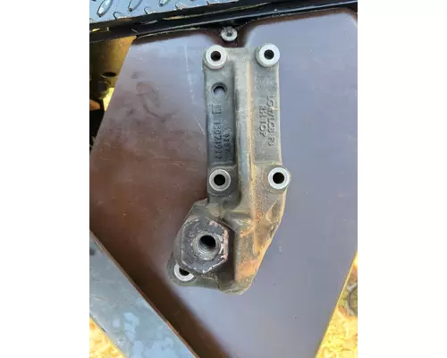 CHEVROLET C7500 Engine Mounts