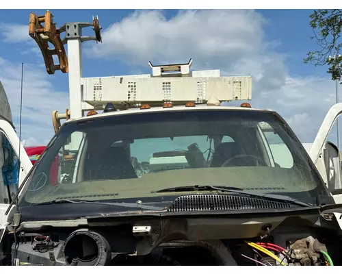 CHEVROLET C7500 Windshield Glass