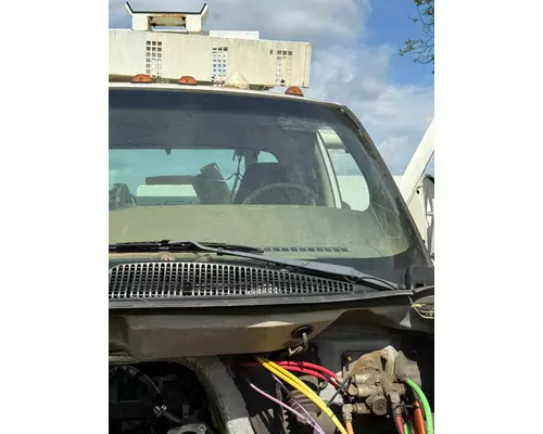 CHEVROLET C7500 Windshield Glass