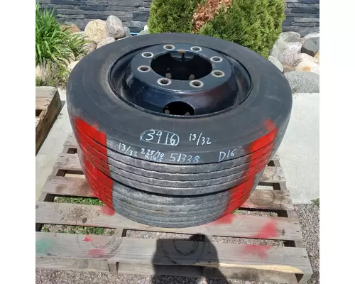 CHEVY MOTOR WHEEL 22.5 X 6.75 Tire and Rim