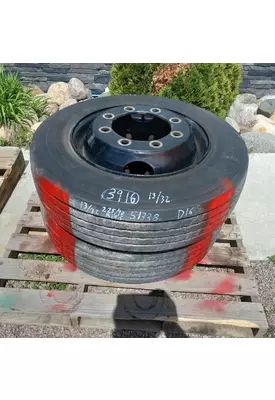 CHEVY MOTOR WHEEL 22.5 X 6.75 Tire and Rim