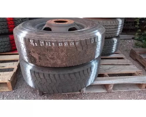 CHEVY MOTOR WHEEL 22.5 X 6.75 Tire and Rim