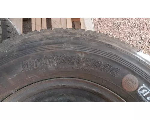 CHEVY MOTOR WHEEL 22.5 X 6.75 Tire and Rim