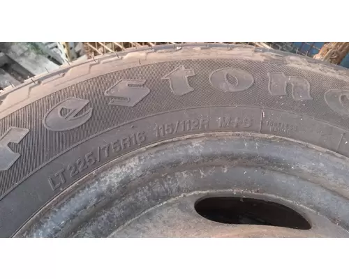 CHEVY MOTOR WHEEL 22.5 X 6.75 Tire and Rim